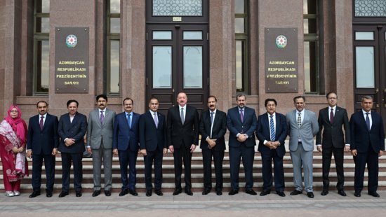 Prezident Pakistan Milli Assambleyasının sədrini qəbul etdi (FOTO)