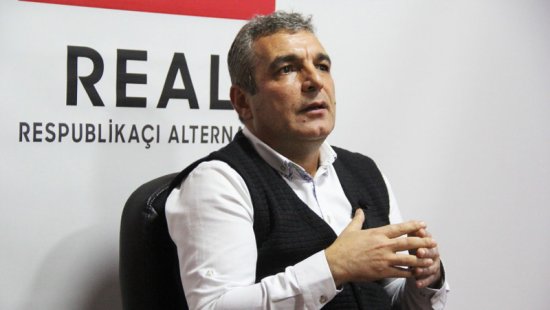 Komadadır, gözləyirik.. - Natiq Cəfərlidən atasının səhhəti haqda