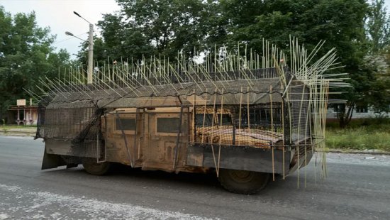 Döyüş kirpiləri və tank-monstrlar: Ukrayna və Rusiya öz texnikasını necə qoruyur?
 