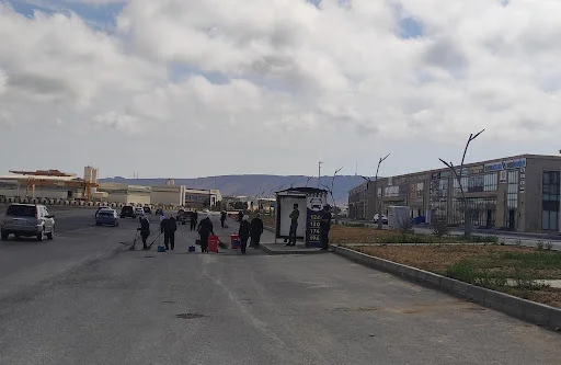 Abşeronda sakinlərinin etirazı: Kənd təsərrüfatı torpağında nəhəng anbar tikilir? - VİDEO