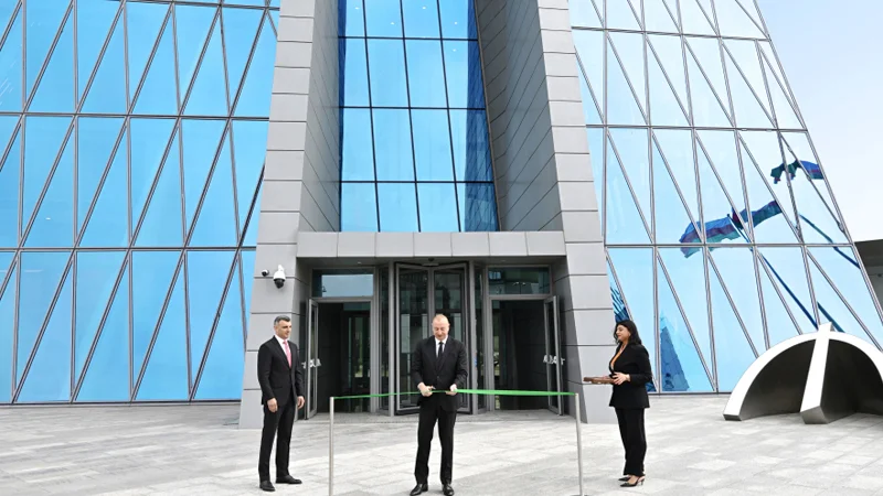 
Prezident Mərkəzi Bankın yeni binasının açılışında iştirak etdi (FOTO)