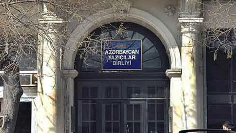 Yazıçılar Birliyinə qəbul müvəqqəti dayandırıldı - Səbəb açıqlandı