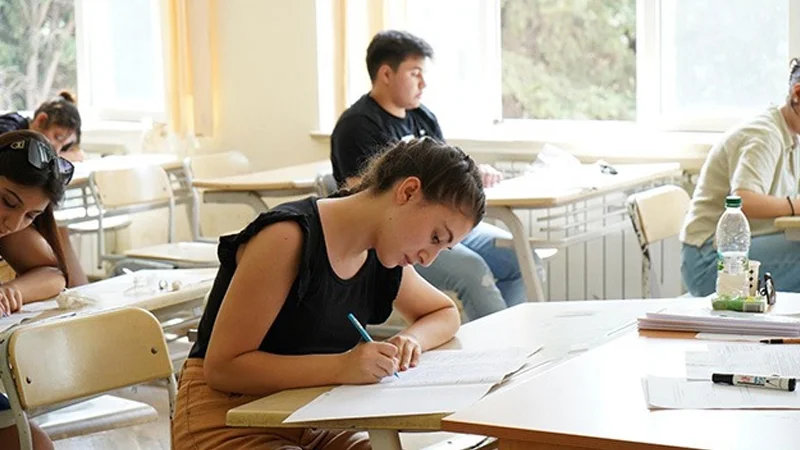 Buraxılış imtahanında xarici dildən hansı model tətbiq olunacaq?