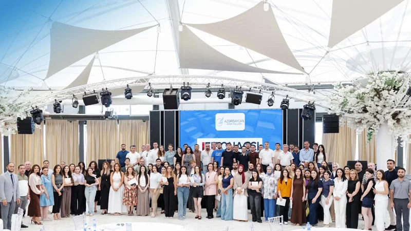 
AZAL Milli Mətbuat Günü münasibətilə intellektual yarış təşkil etdi (FOTO)